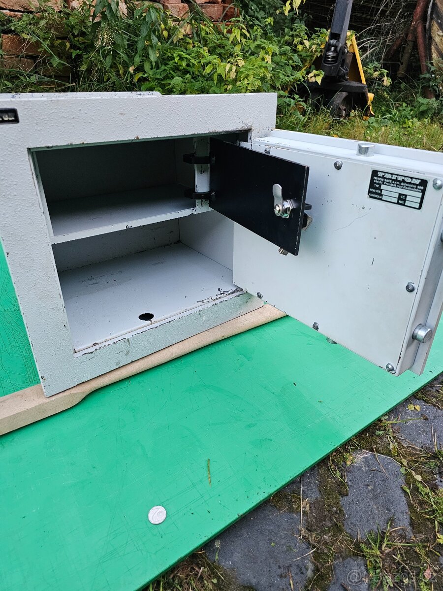 TREZOR NA ZAZDĚNÍ DO ZDI, PODLAHY