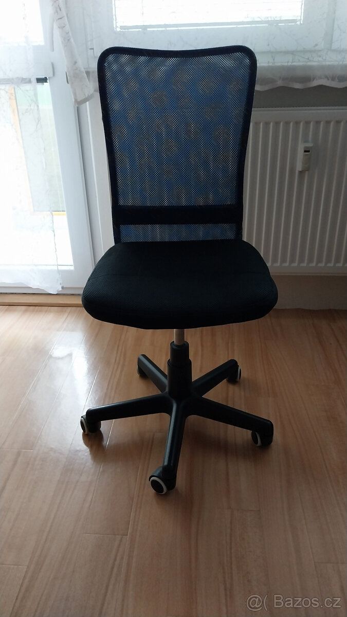 Dětská otočná židle