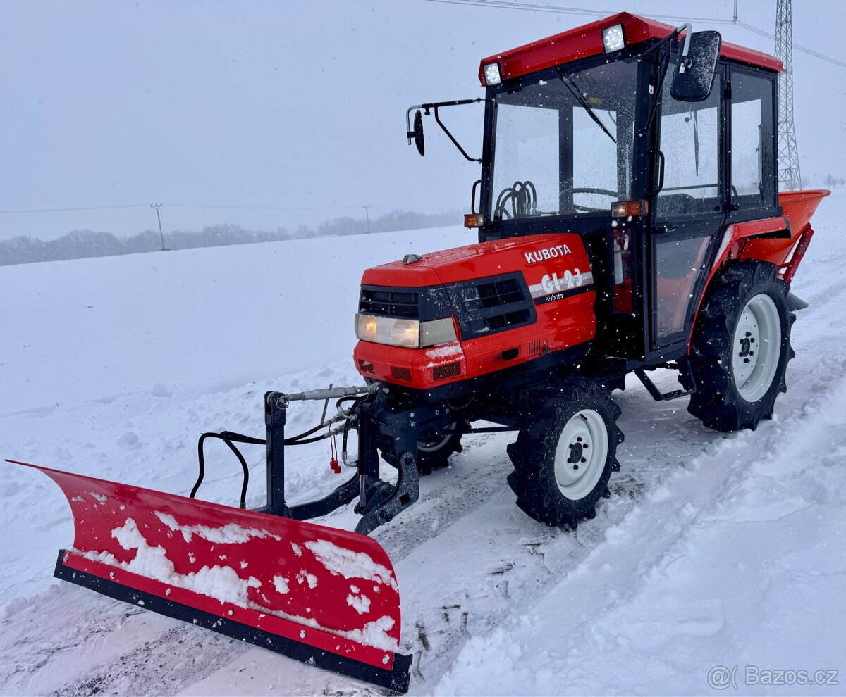 Malotraktor KUBOTA GL23 vyhřívaná kabina • radlice + sypač