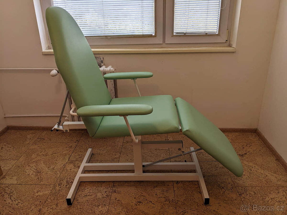 Polohovací lehátko LH 03