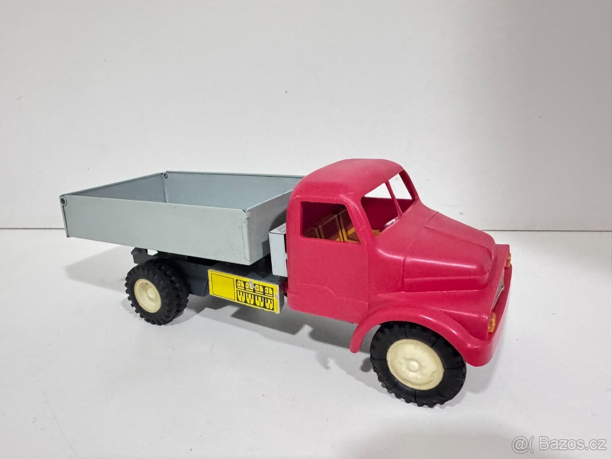 ITES - stará hračka - PRAGA S5T