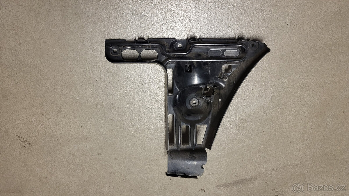 Prodám pravý držák zadního nárazníku pro BMW E63, E64