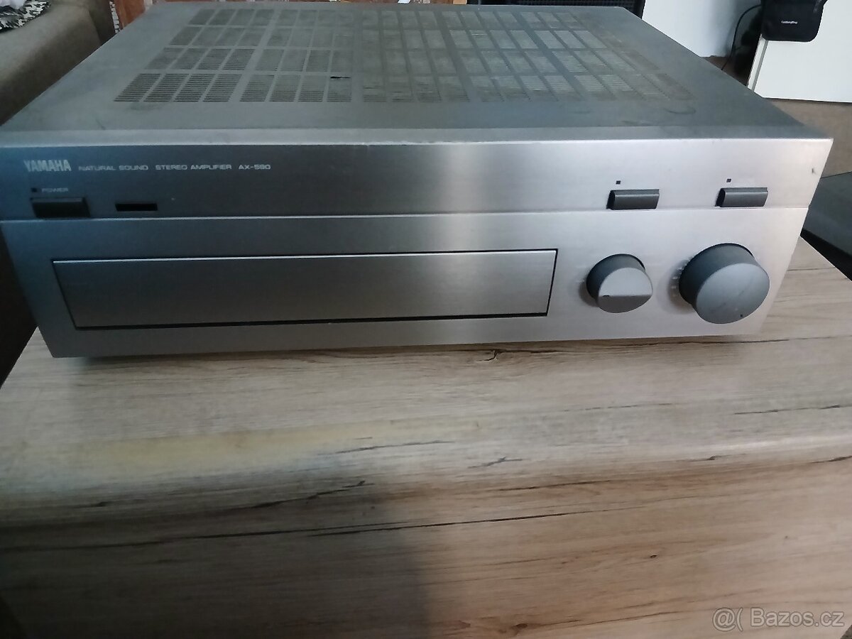 zesilovač YAMAHA
