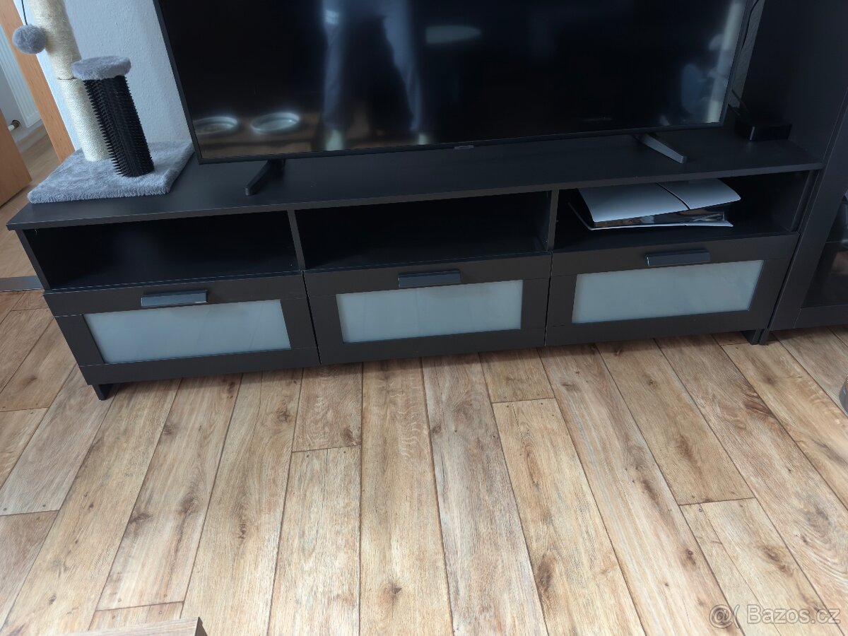 Komoda pod tv