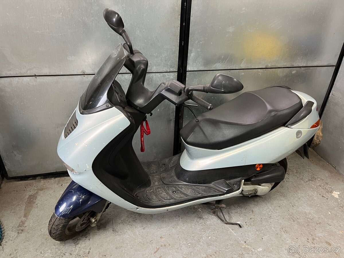Skútr Peugeot Elyseo 100