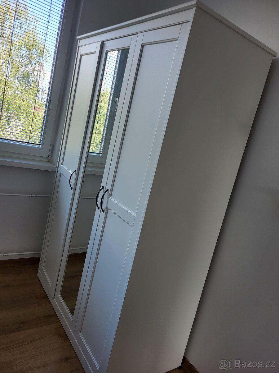 Prodám šatní skříň