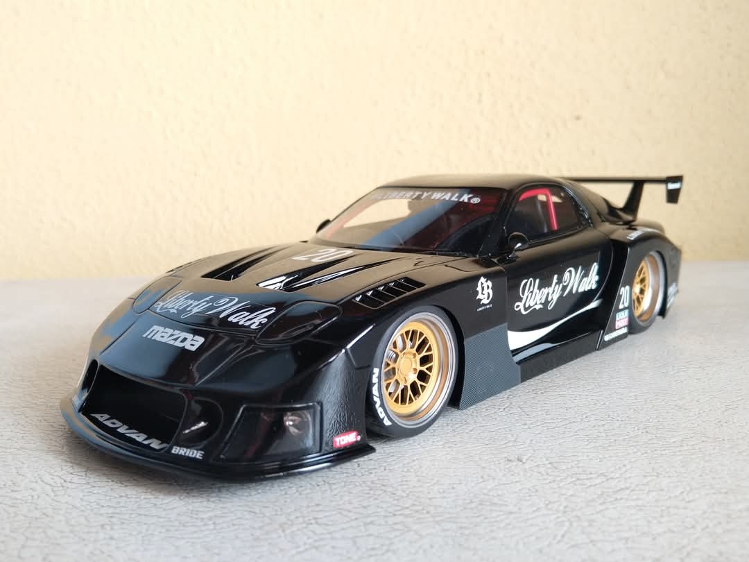Modely různí výrobci 1/18