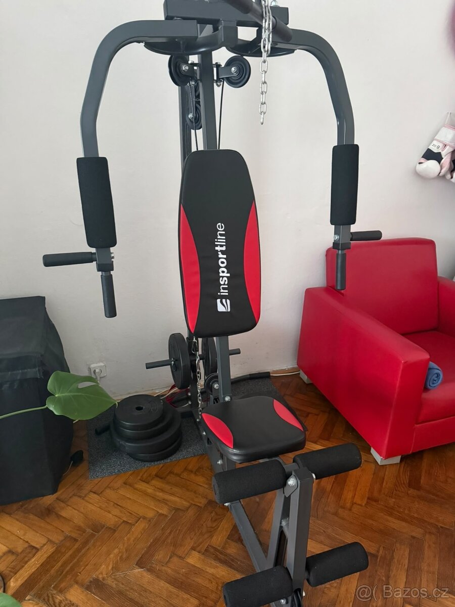 Posilovací stroj