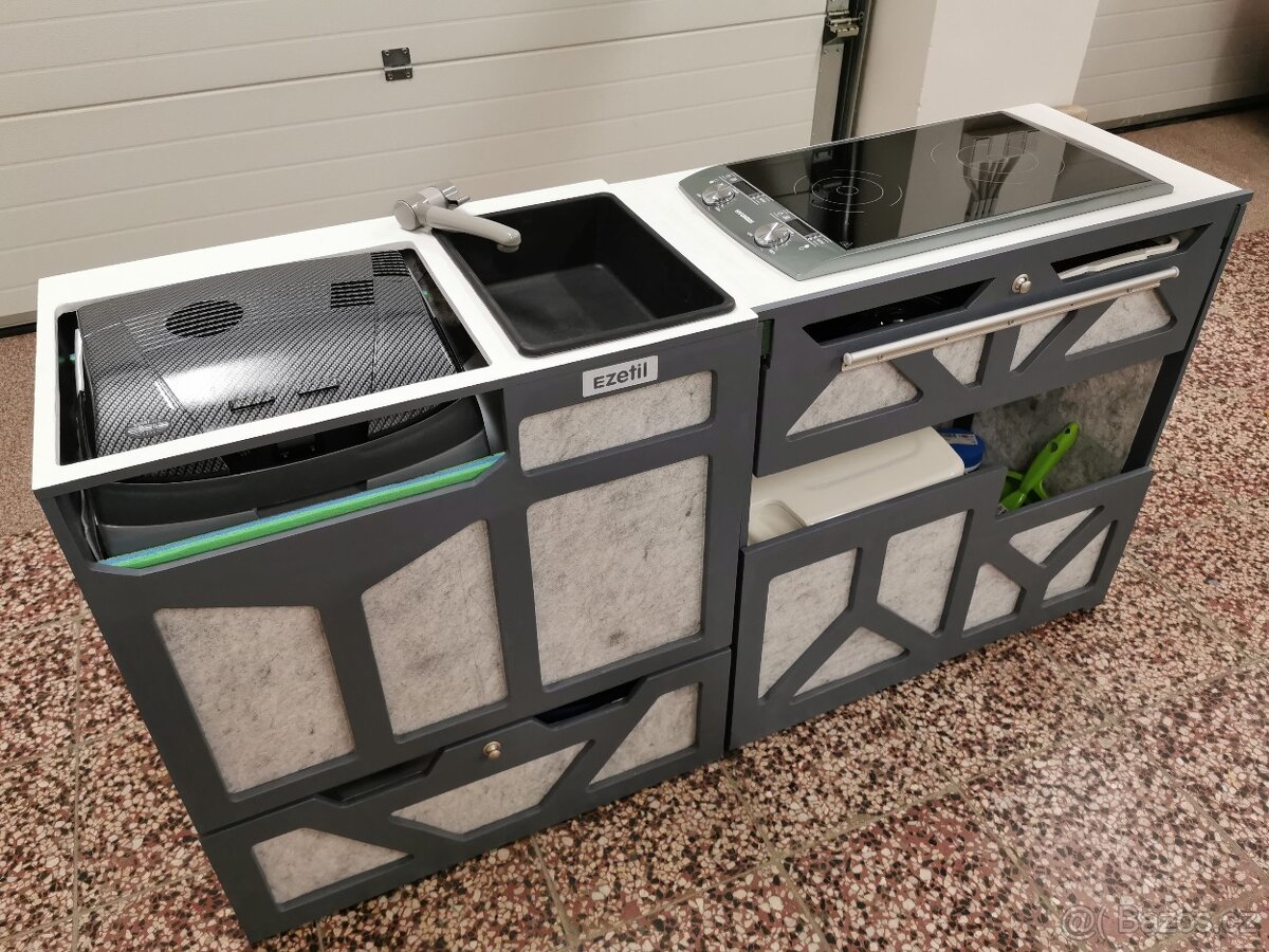 Prodám "kuchyňské" skřiňky na camping