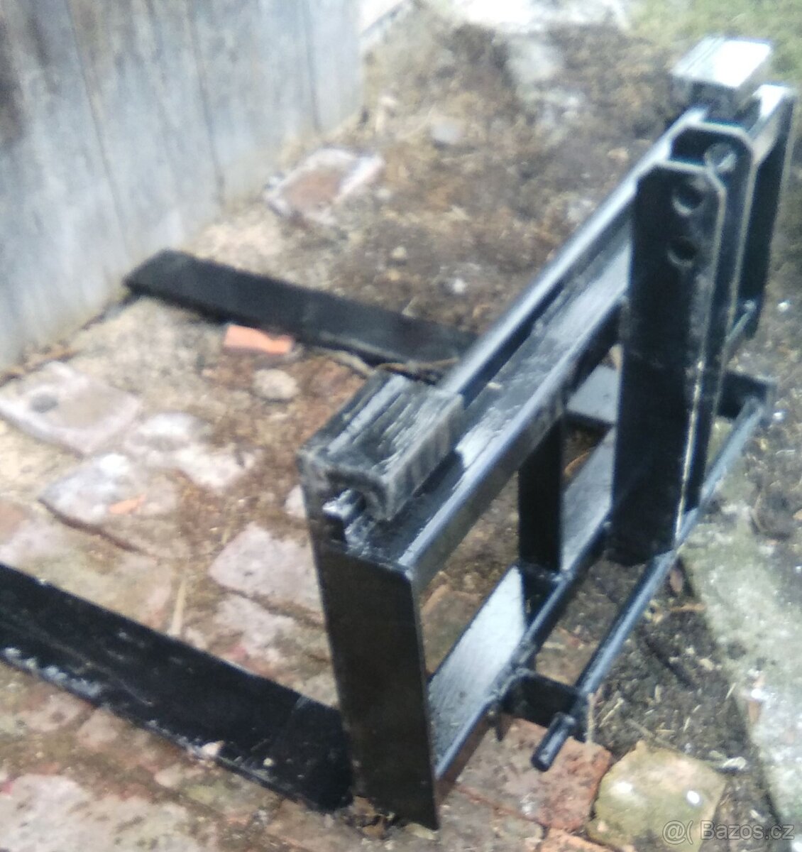Vidle za traktor nosič baliku a palet