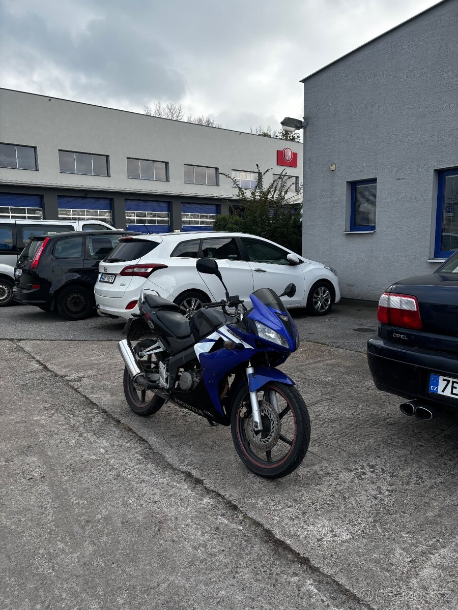 Honda cbr125r 34999kč