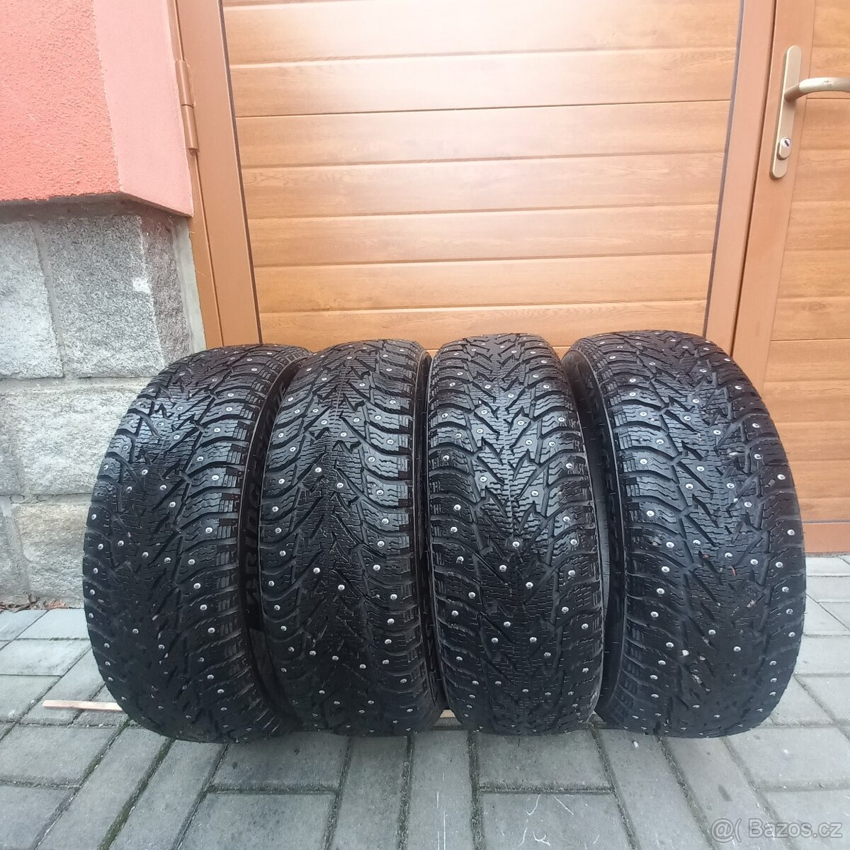 Gumy s hroty Bridgestone 195/65 R15 95 T