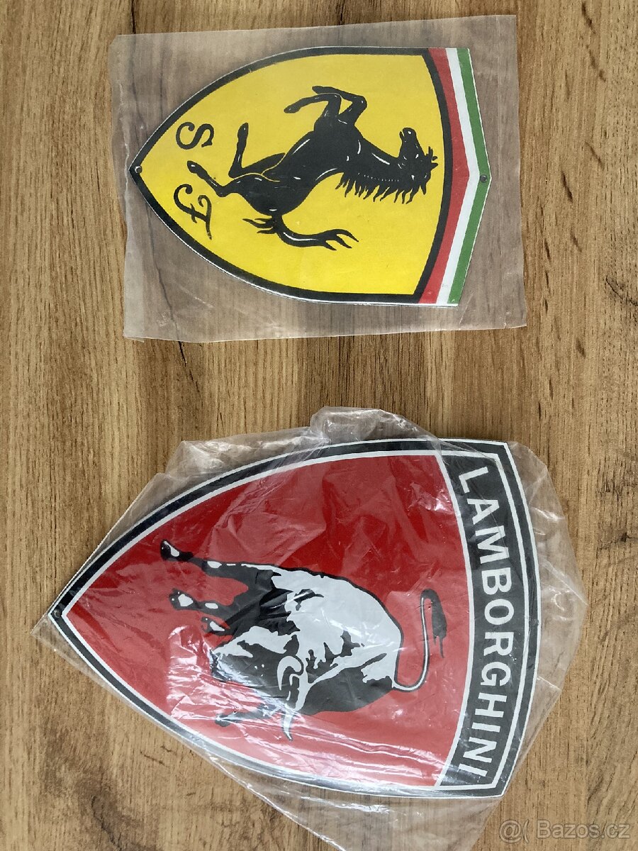 Znak Ferrari a Lamborghini