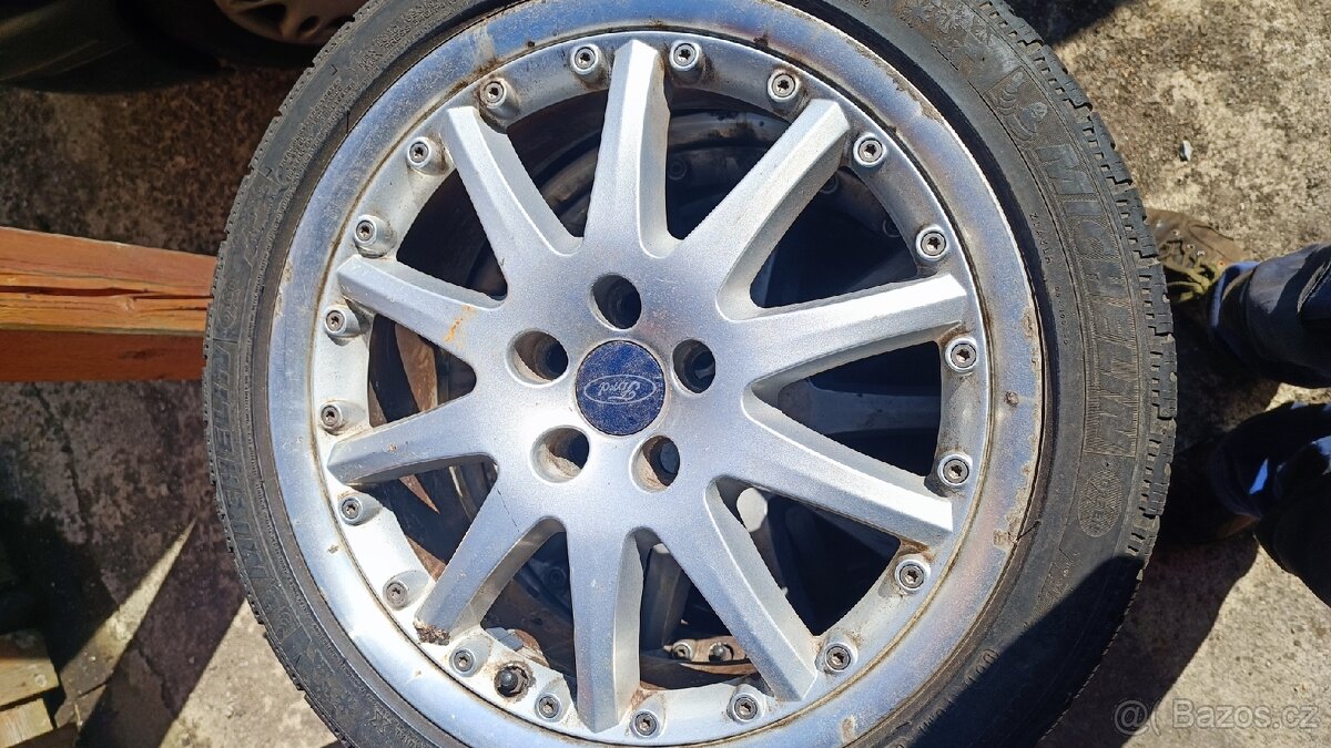 ALU kola Ford R18