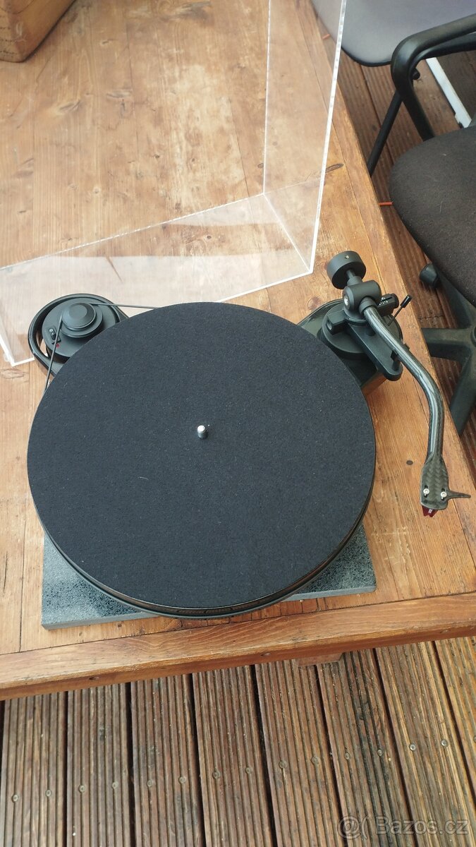 Gramofon Pro-ject RPM1 CARBON+2M RED