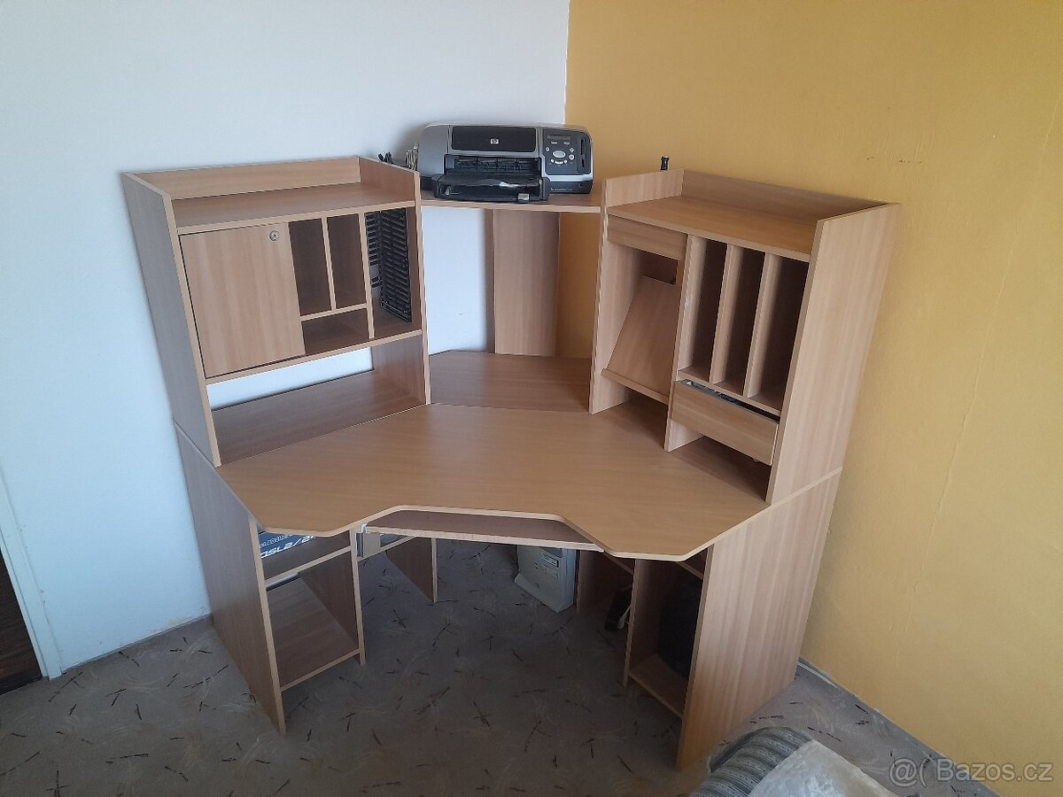 PC rohový stůl