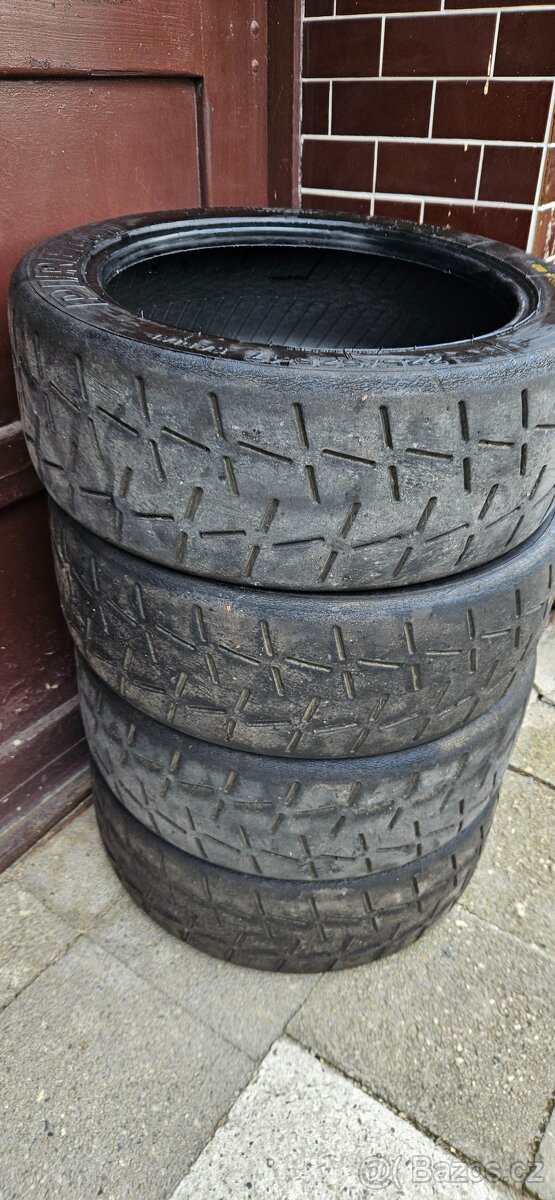 Semislick PIRELLI 225/625(45) - 17