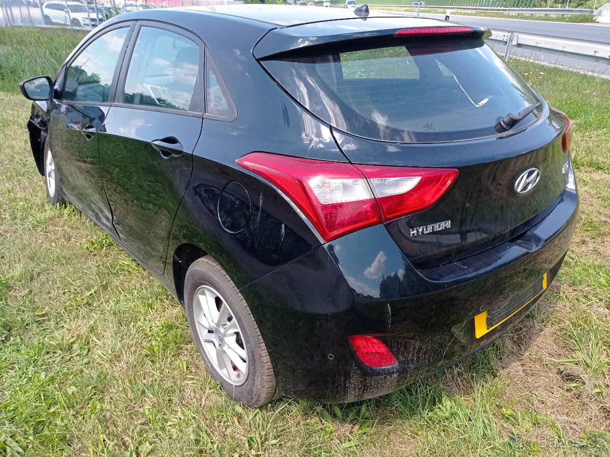 Hyundai i30 1.6 CRDi blue drive active náhradní díly