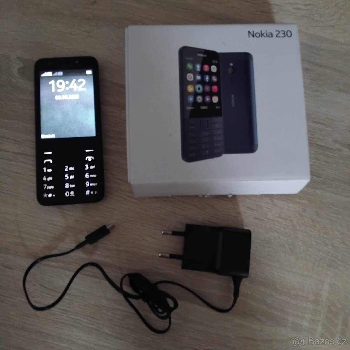 Prodám telefon.Nokia 230+nabíječka
