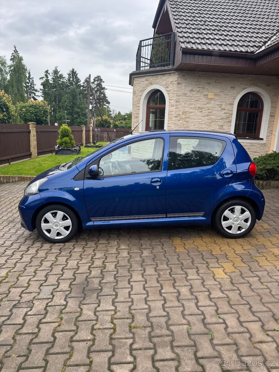 Toyota AYGO 1,0 i. 5 dveří - 93.000 KM