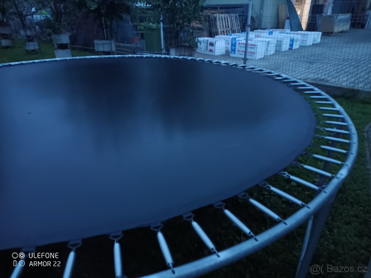 Trampolína