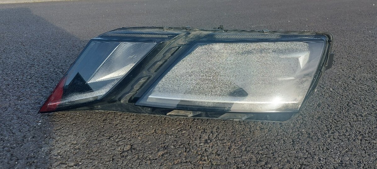 Přední levé světlo na Škoda Octavie 3