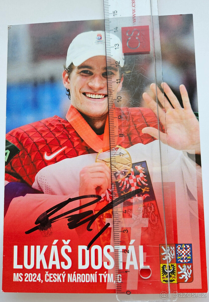 Podepsaná fotografie hokejisty Lukáše Dostála 2024
