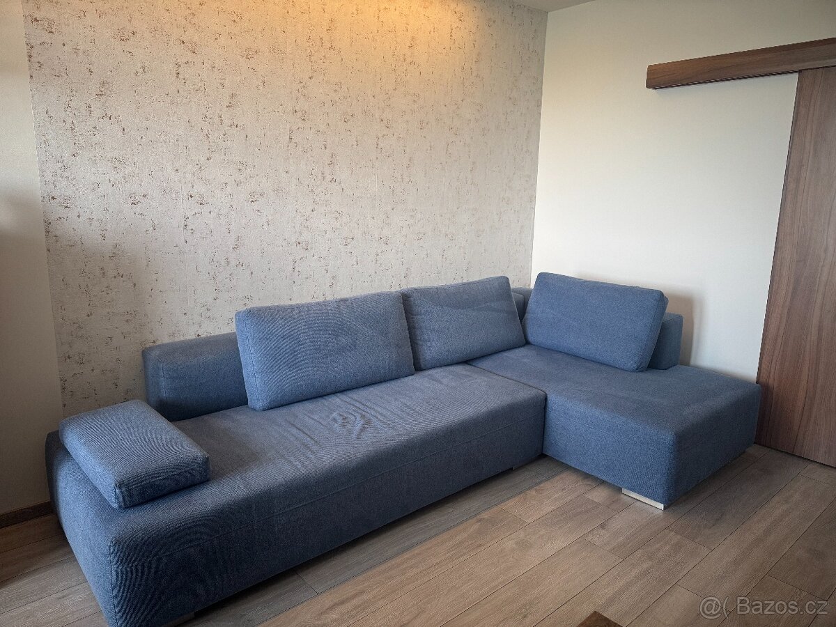 Predám takmer nový modrý gauč – Aquaclean poťah, ľahká údržb