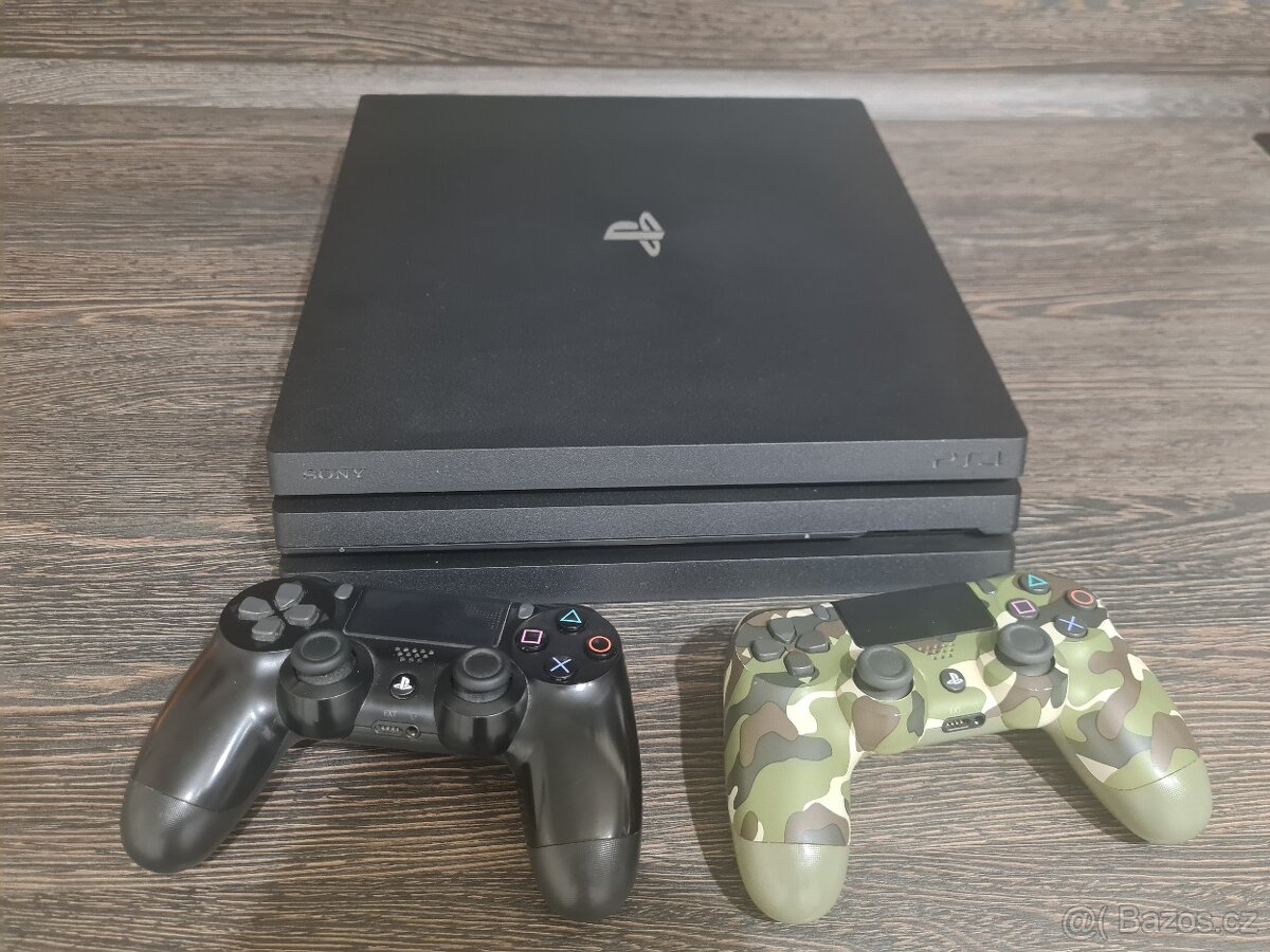 PlayStation 4 Pro 1TB + 2 ovladače