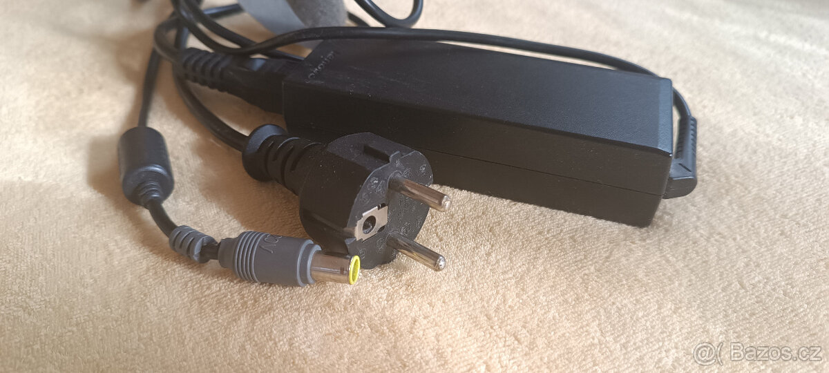 Lenovo adaptér kulatý 90W