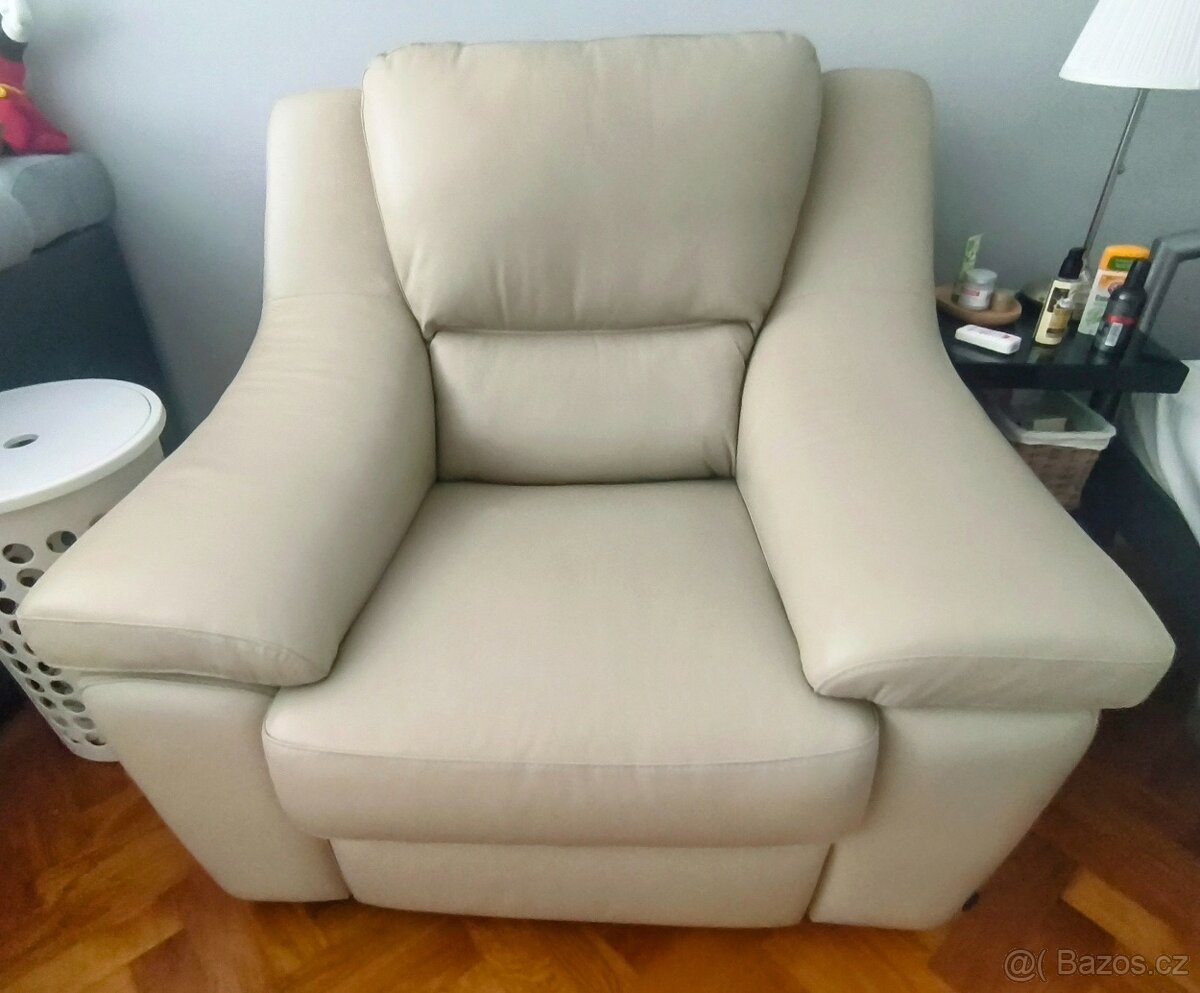 Gauč a křeslo z pravé kůže