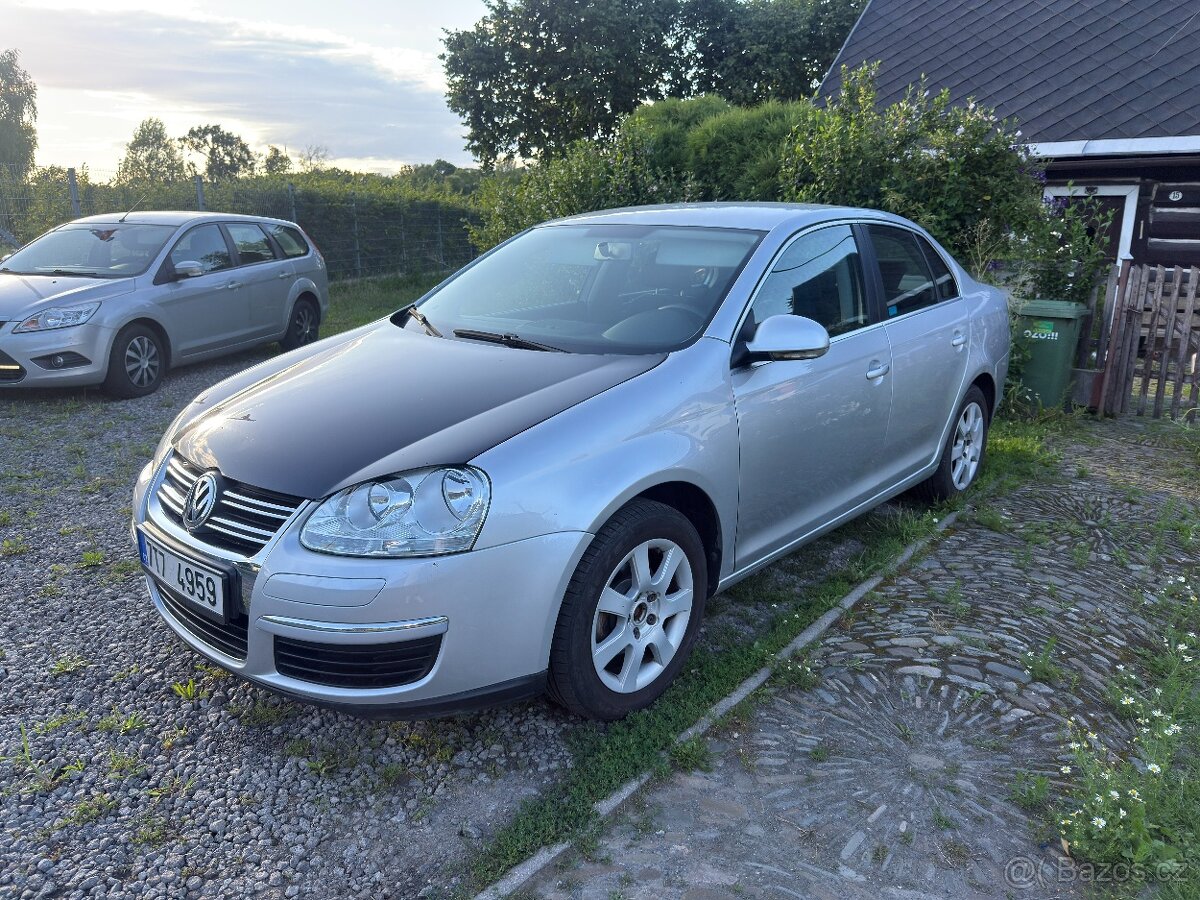 VW Jetta 1.6i 85kw koupeno v CZ Automatická Klima