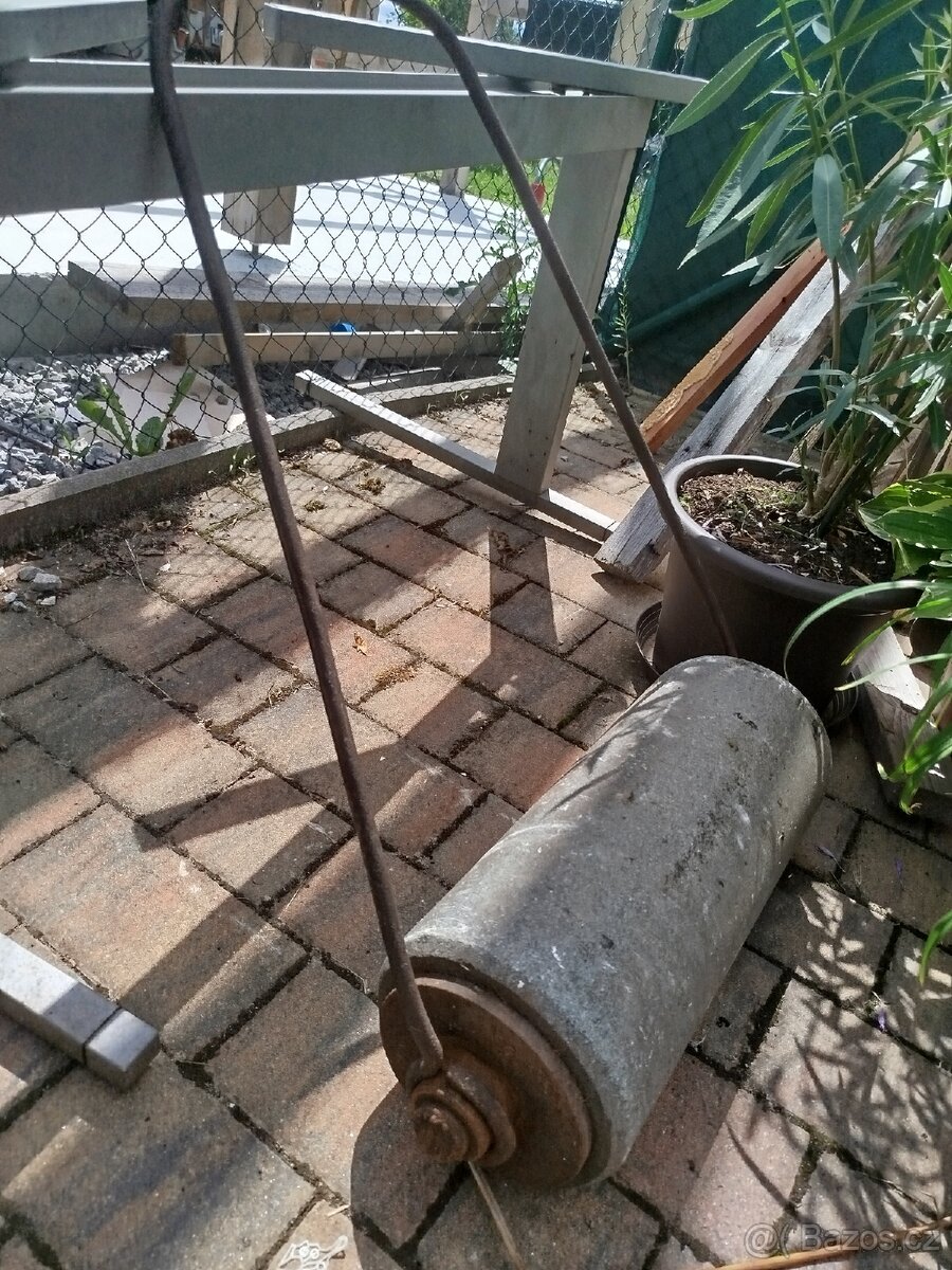 Prodám zahradní válec beton x železo