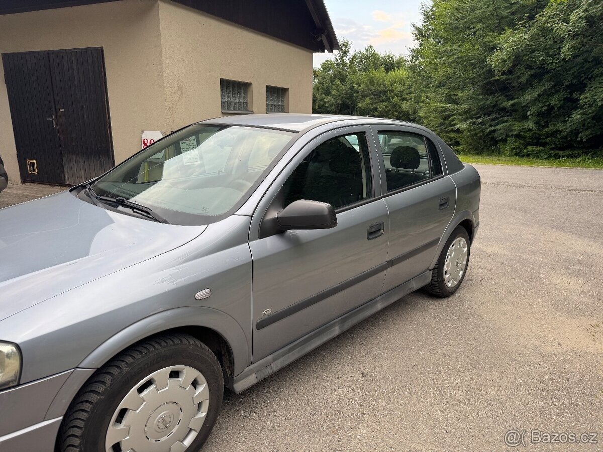 hledám Opel Astra 1.6