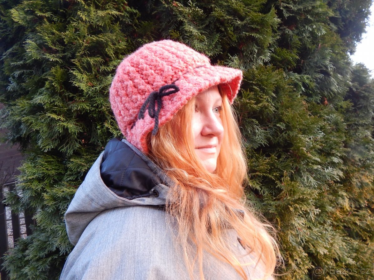 Slušivý a elegantní dámský klobouk - růžový