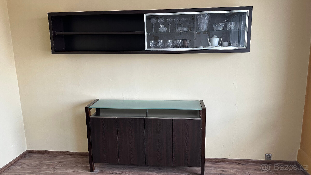 Komoda, nástěnná skříňka