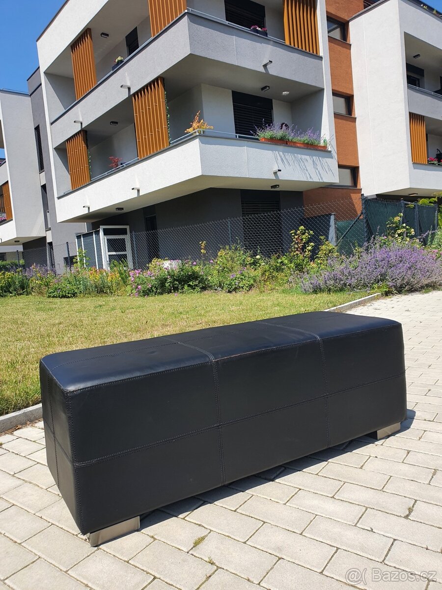 pěkný velký sedací taburet 120cm s dovozem