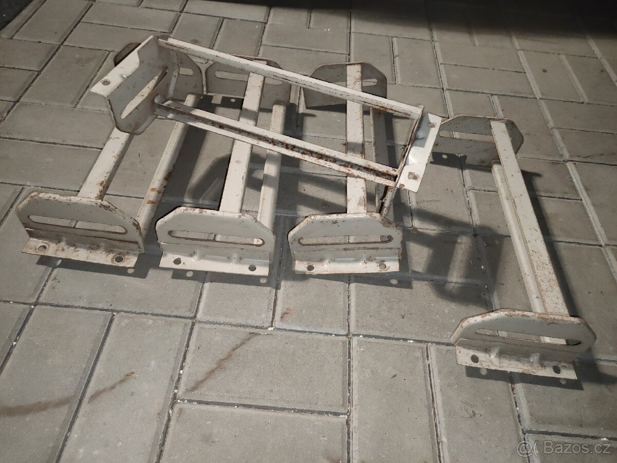 Prodám držáky sedačky sanitní Škoda 1203