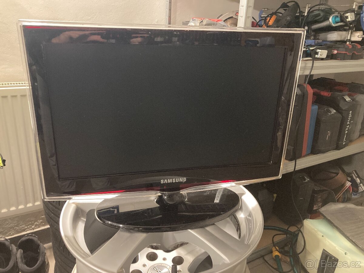 Televize Samsung LE19D450 + set top box DVBT2