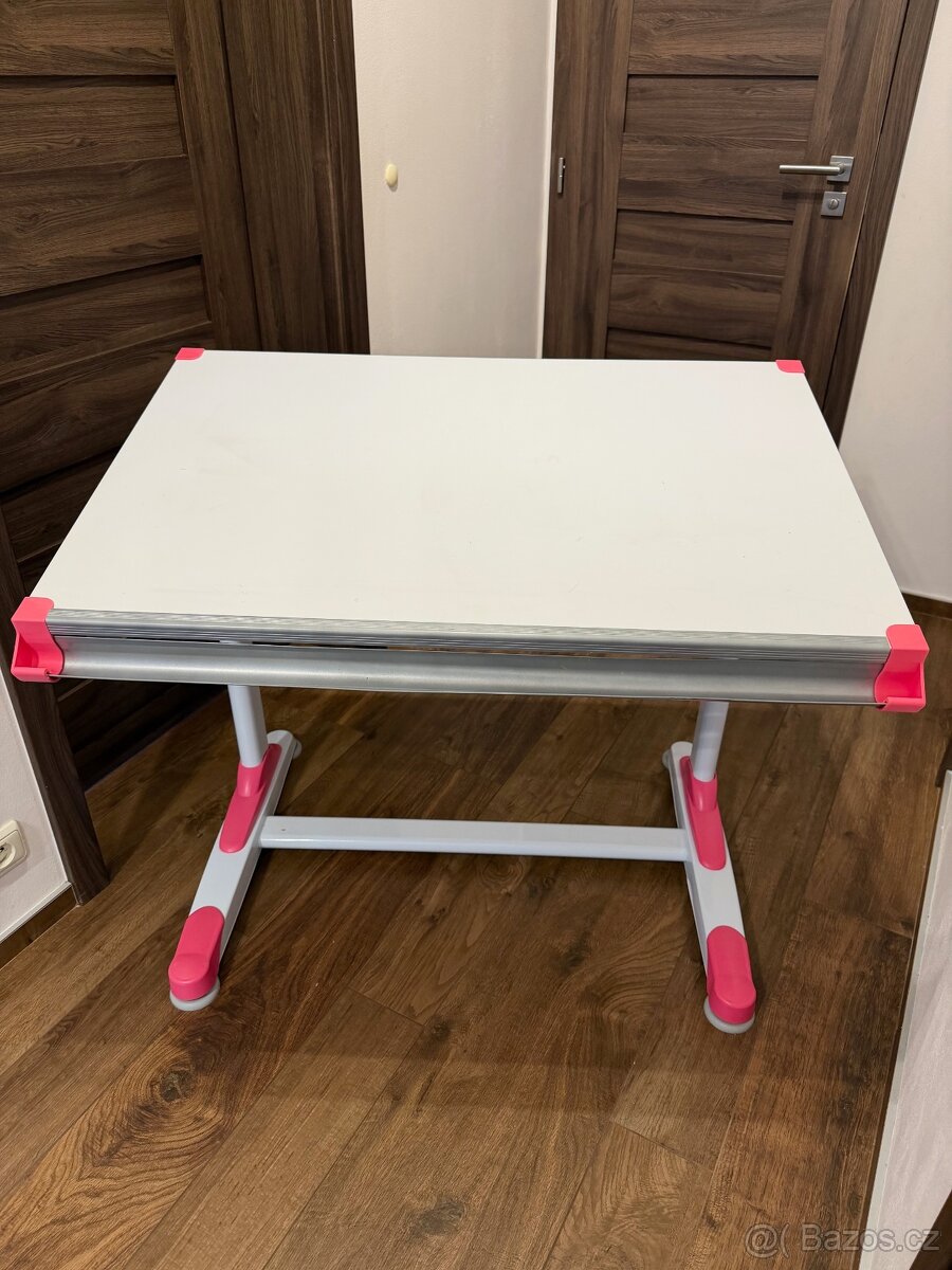 Dětský pracovní stůl naklápěcí
