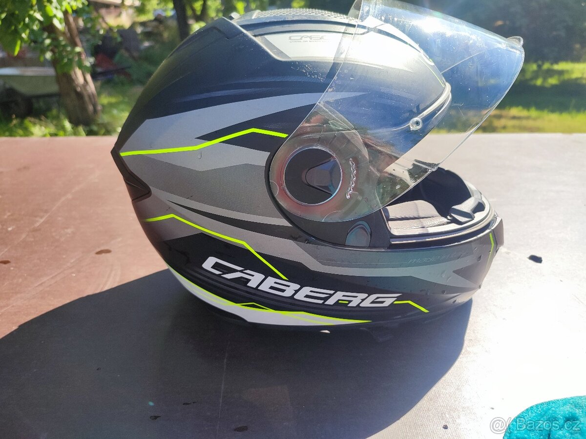 helma caberg velikost M