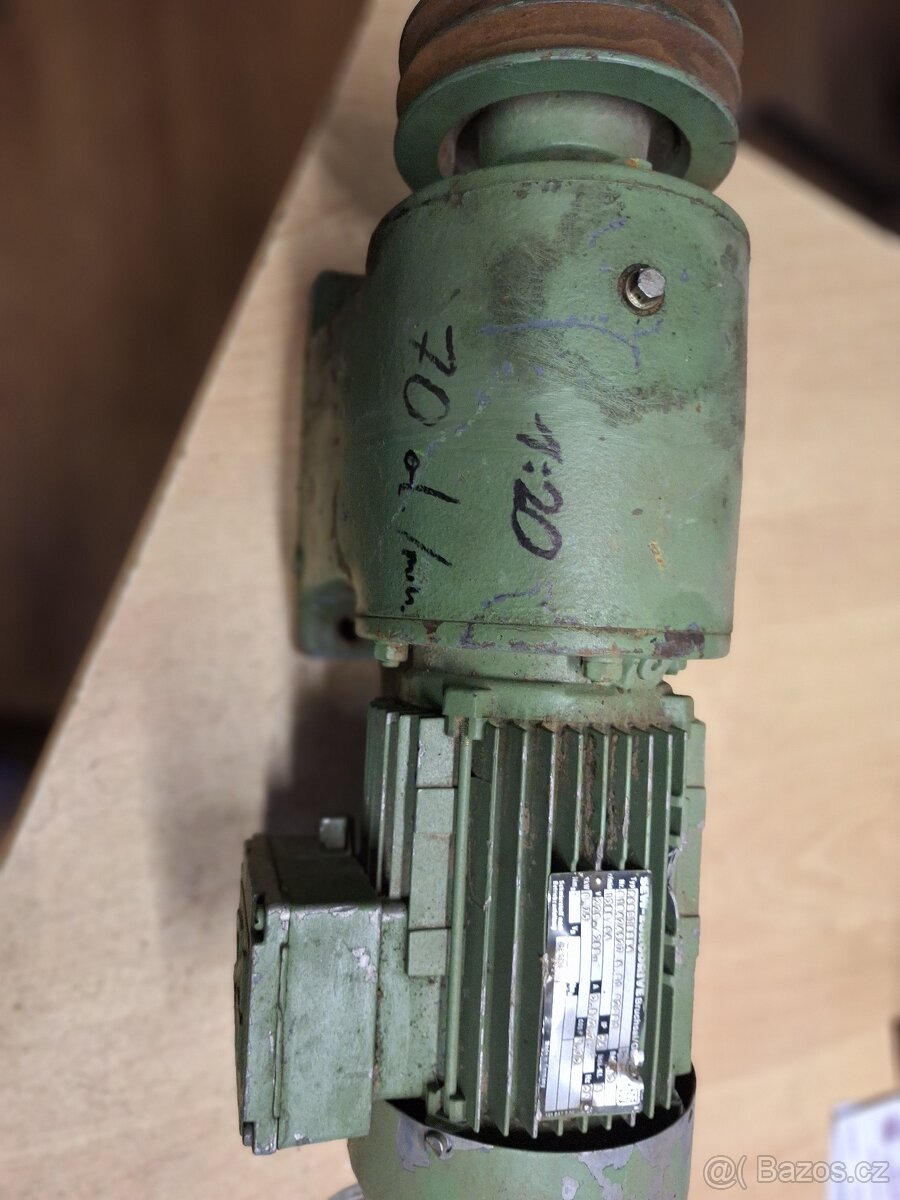 Motor s převodovkou