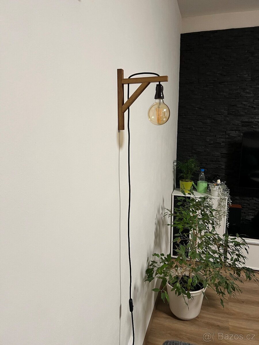 Designová lampička na zeď