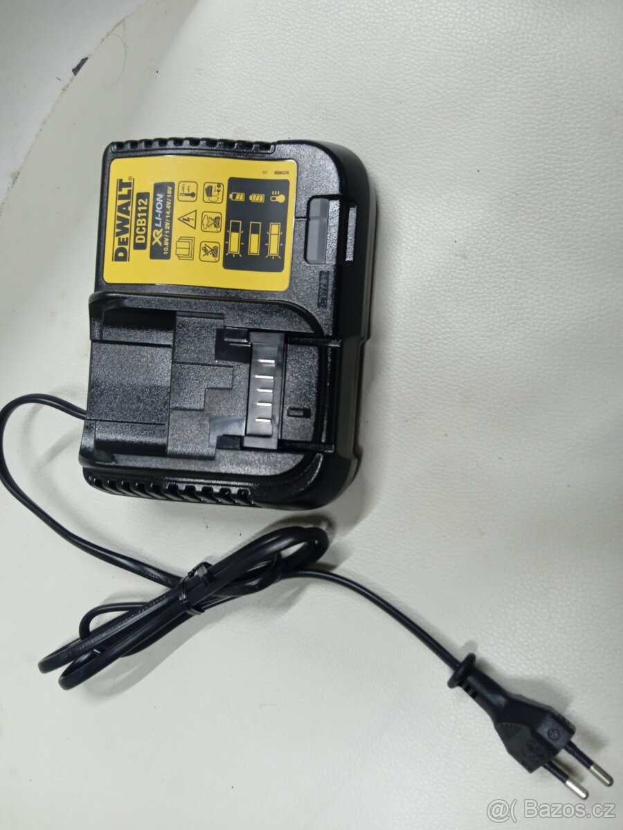DCB112 DeWALT XR nabíječka pro 10,8 - 18V 2,0A Nová