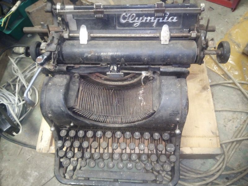 psací stroj Olympia