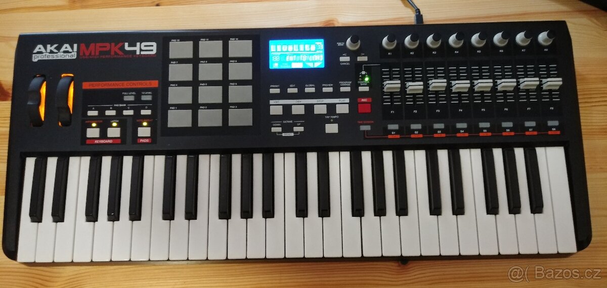 Akai MPK 49 midi kontroler