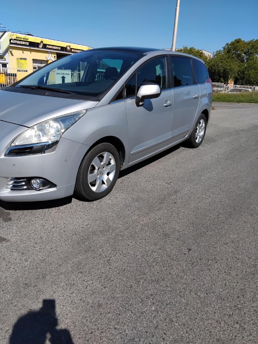 Peugeot 5008 1.6HTP 115kw 7místně Rok výroby 2011