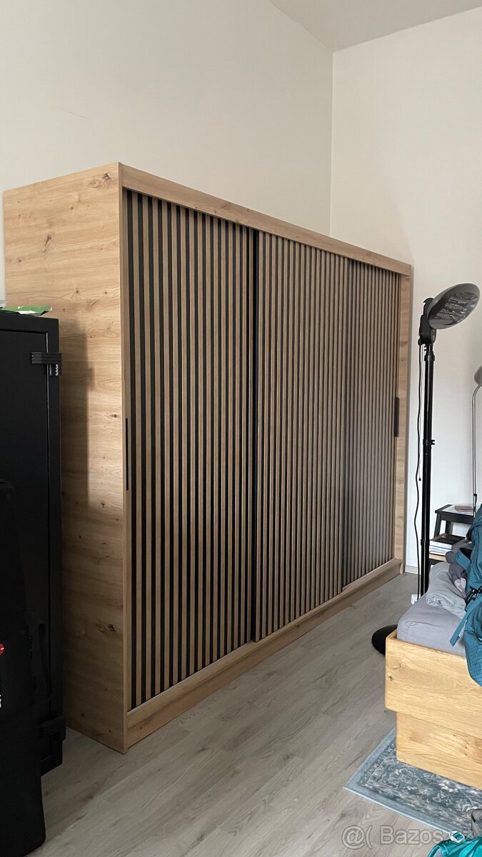 Prodám šatní skříň Abi Lamelo 1 šířka 250cm - 100% stav