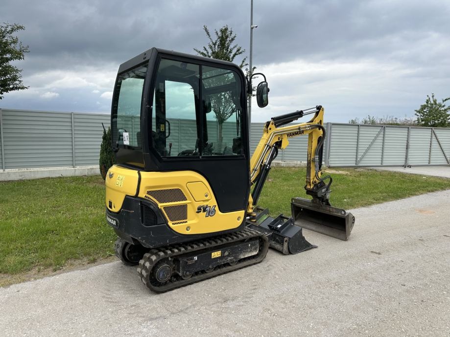 Minibagr YANMAR SV16