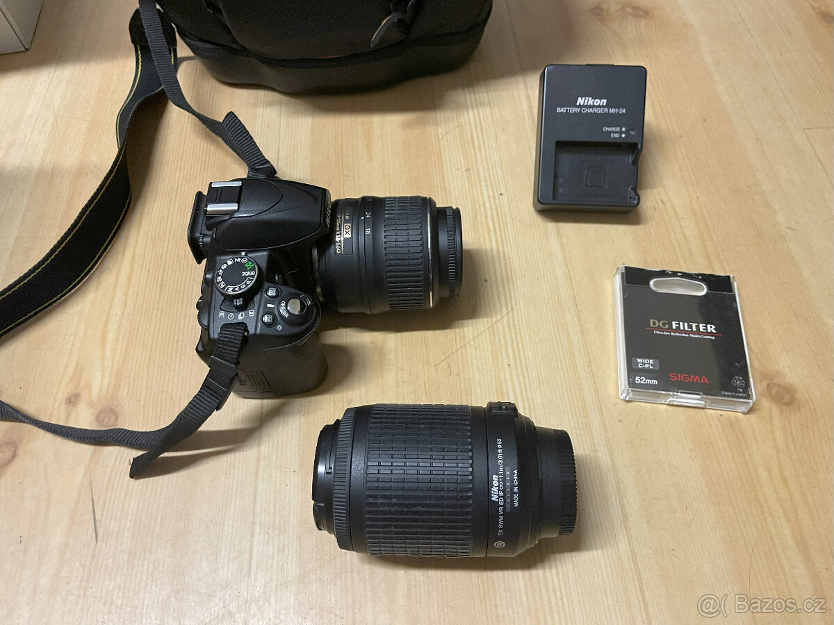 2x Objektiv, Fotoaparát-digitální zrcadlovka; Brašna, Kniha.